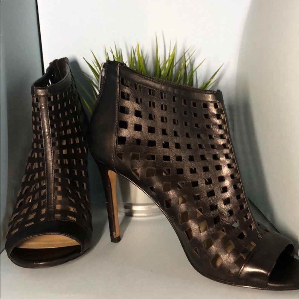 Charles by Charles David Leather Iva Cutout Stiletto Heels Black Size 9‎